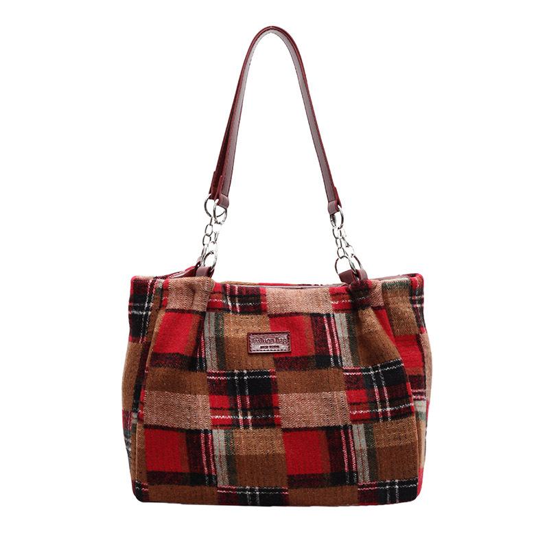 

2025 new bag niche design sense high value messenger bag large capacity retro college student tote bag красный