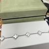 Vierblättriges Klee- und Fünfblüten-Armband mit rotem Achaten - Ein Geschenk für deine Freundin