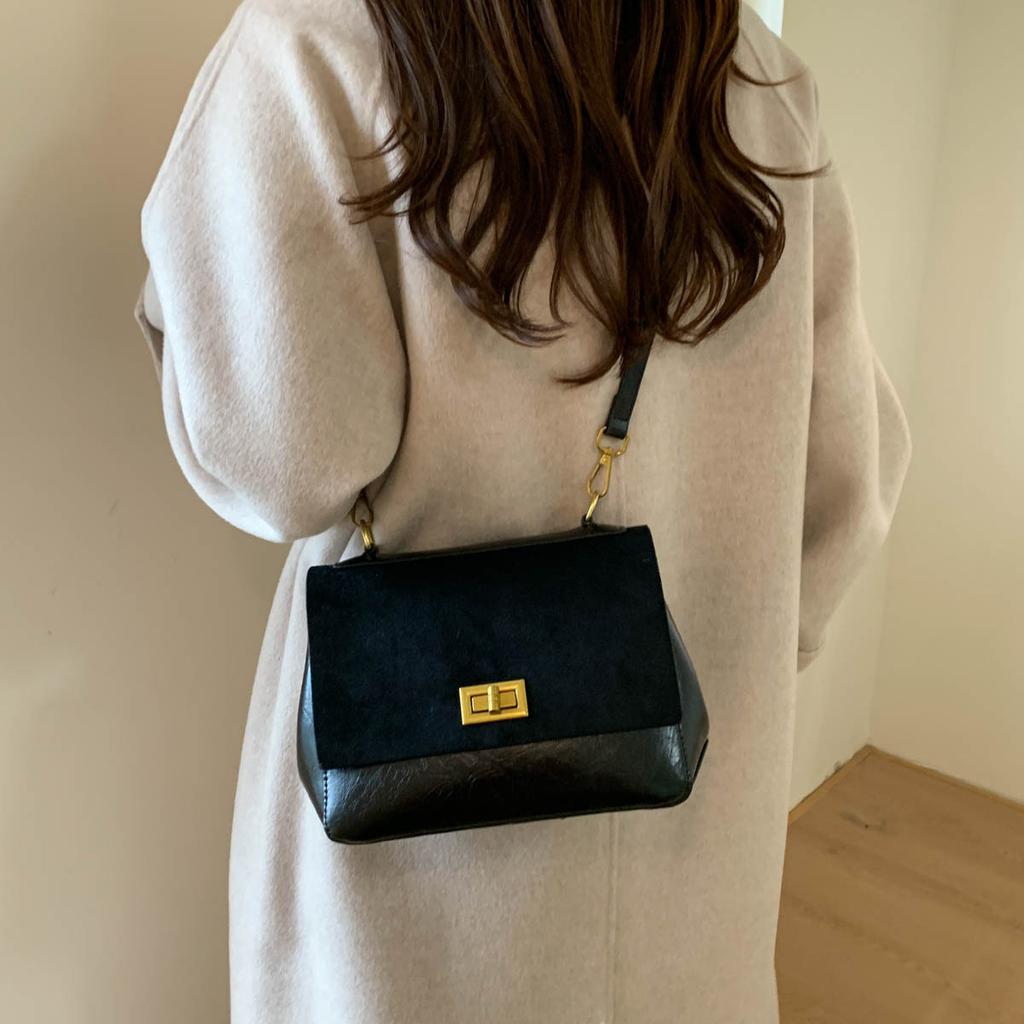 Fashion Retro Matte Bag Women's 2025 New Autumn and Winter Commuting Versatile Messenger Bag Exquisite Super Fire Small Square Bag