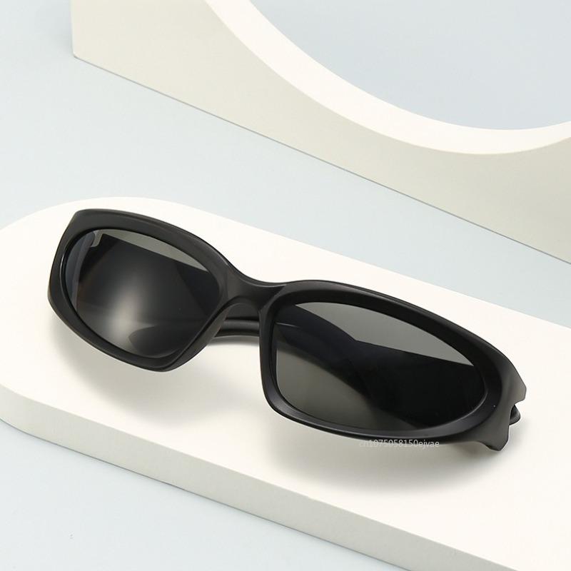 Y2K Cyberpunk Sunglasses Women Men 2000S Retro Wrap Around Eyewear Oval Frame Punk Goggles UV400 Designer Goggle Sunglasses
