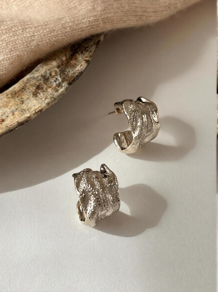Korean Inspired C-Shaped Pleated Stud Earrings: Stylish & Versatile Design with a Light Luxury Touch