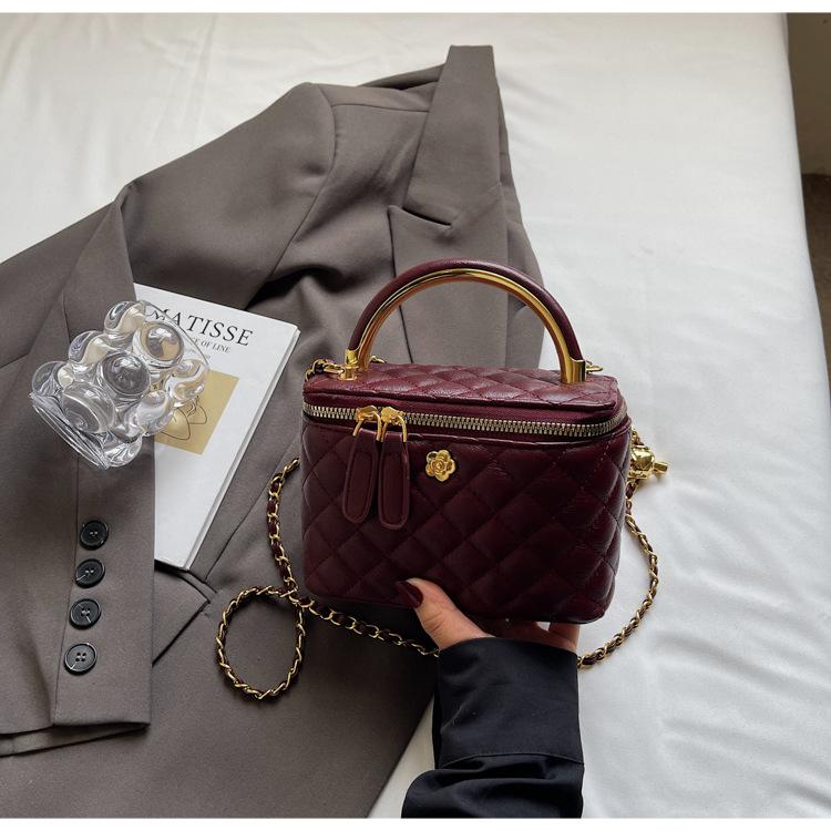 Xiaoxiangfeng box bag women's 2025 new niche design diamond chain messenger bag retro portable bucket bag