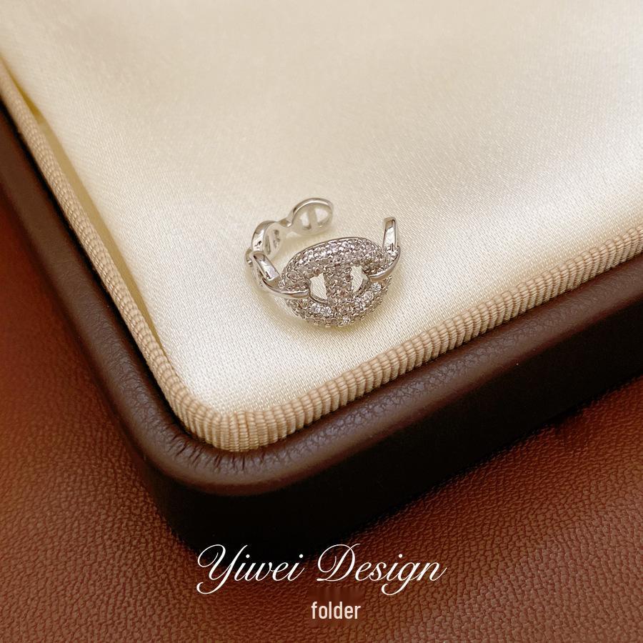 Zircon Pig Nose Fashion No-Pierce Cartilage Clip: Versatile, Cool Style Earring for Women