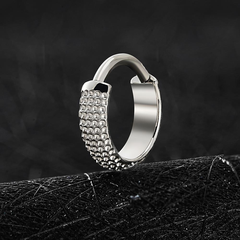 Pravý Velký ASTM F136 Titan 16G Široký Kladívkovaný Mušlový Clicker Hoop 8/10/12mm Punkový Kloubový Segmentový Clicker Septum Helix Piercing