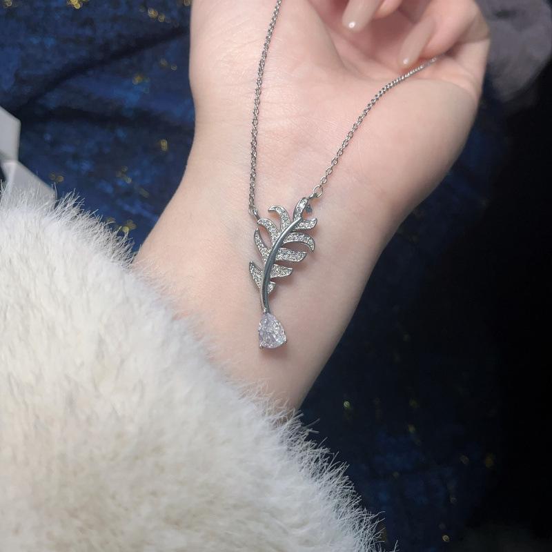 Elegant Rhinestone Leaf Necklace & Earrings Set with O-shaped Chain