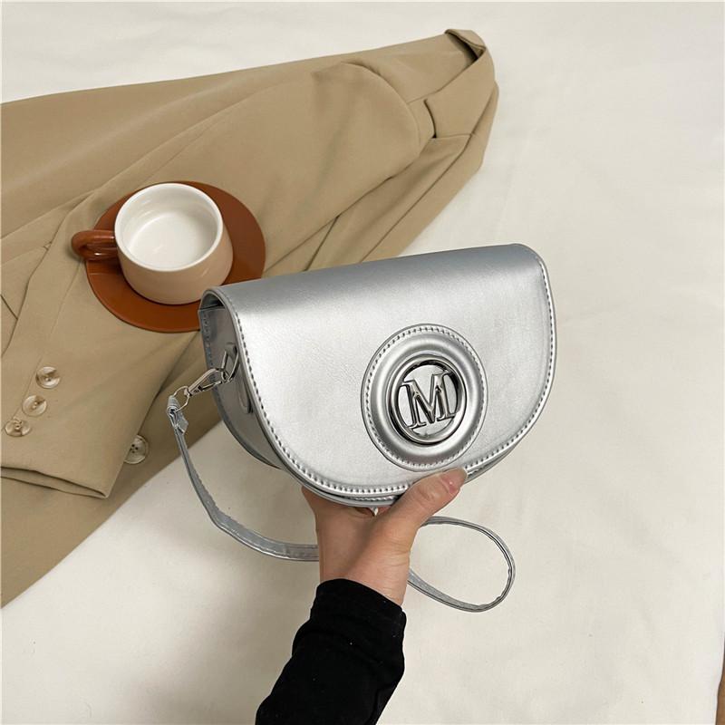 Versatile messenger bag 2025 spring and summer new saddle bag shoulder armpit bag fashion casual handbag