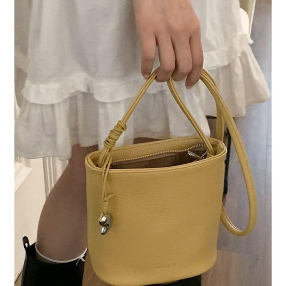 Versatile ins small bag women's 2025 new trendy spring and summer fashion simple bucket bag casual commuter messenger bag