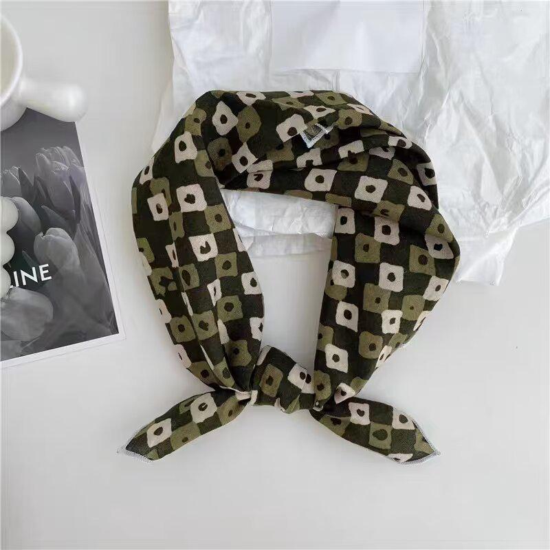 Retro Green Floral Small Silk Scarf - Korean Style Women's Versatile Autumn/Spring Accessory, Thin Square for Neck or Headband