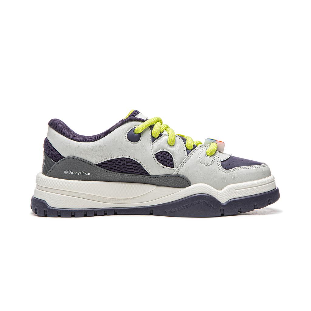 Li Ning × Disney Toy Story Mode Klassisch Vielseitig Langlebig Leicht Niedrig geschnitten Freizeitschuhe Damen Sneaker Kristall-Limette Nacht-Lila AGCW134-3