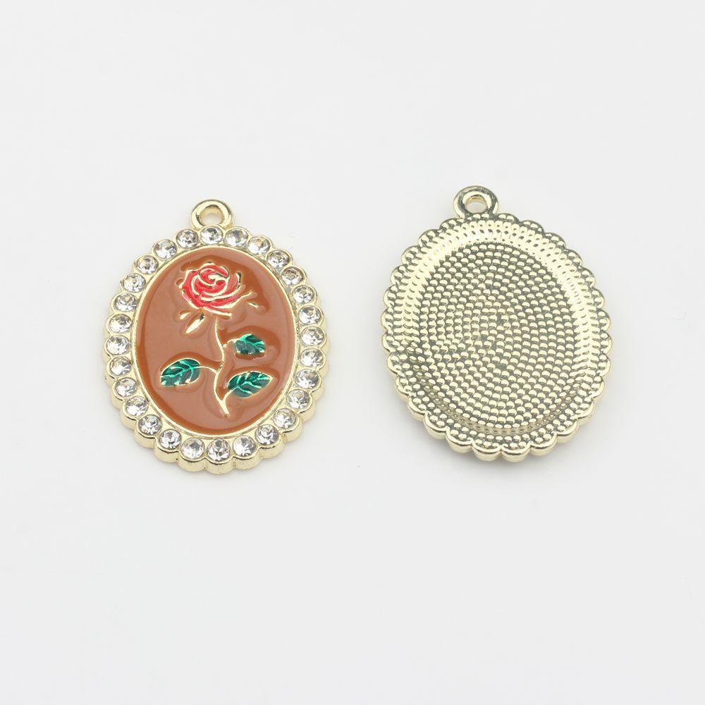 Retro French Palace Style Keychain Alloy Rhinestone Rose Pendant Luxury Bag Charm Couple Family Keychain Pendant