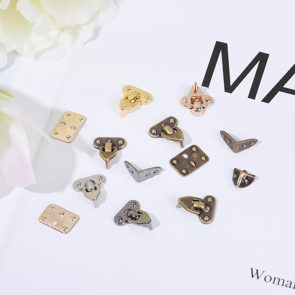 4Pcs Mini Metal Crafts DIY Manual BJD Doll Bags Parts Doll Suitcase Box Case Corner Protector Luggage Trunk Lock Box Accessories