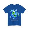 Tag der Erde 2025 Erde wiederherstellen Meeresschildkröte Kunst Rette den Planeten T-Shirt