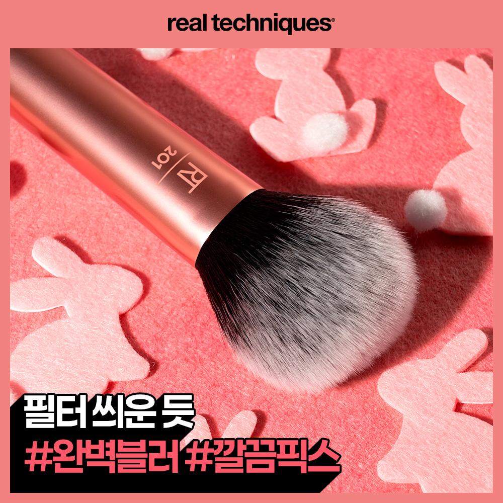 Real Techniques Puderpinsel
