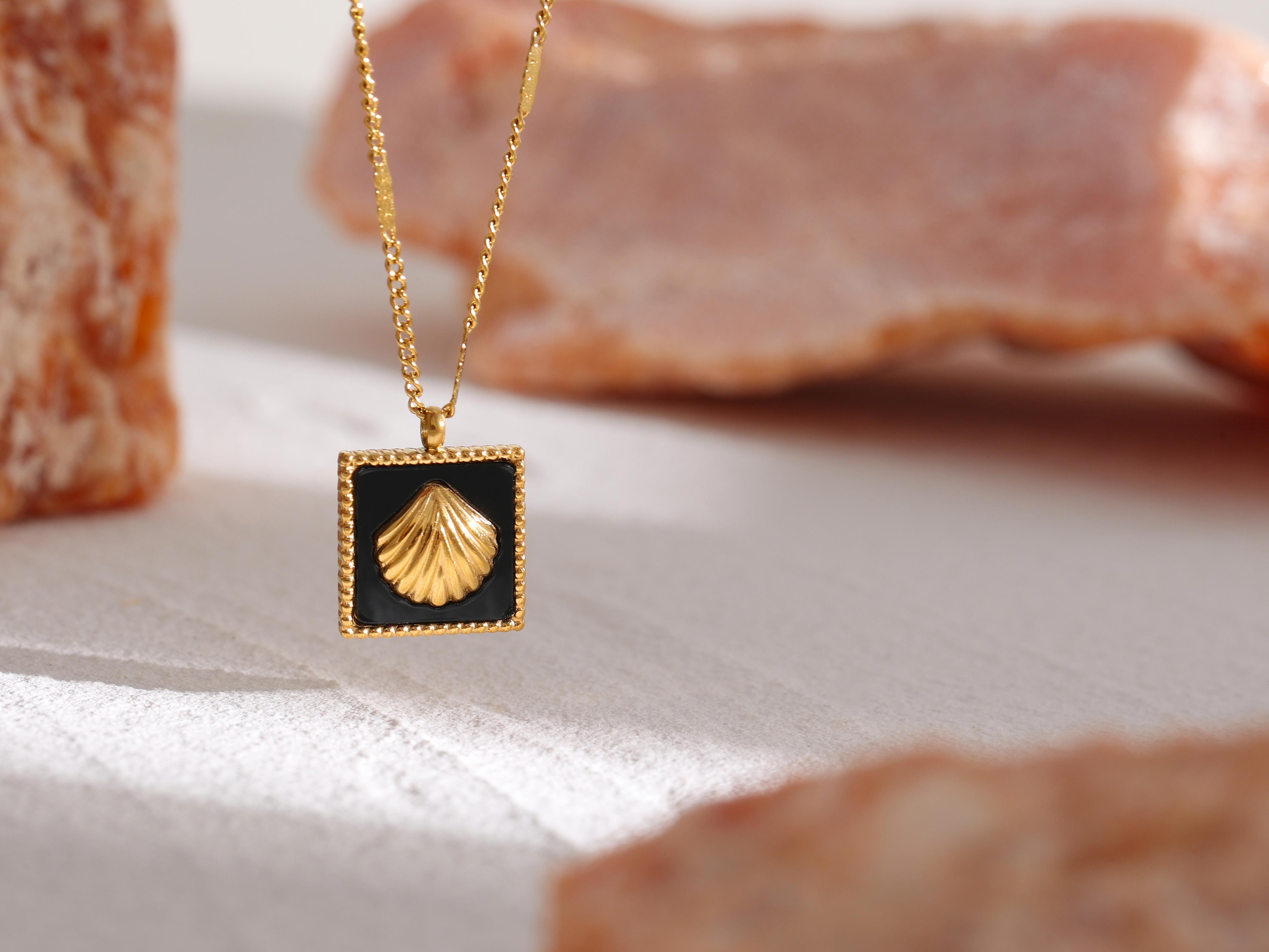 Женское ожерелье с подвеской в ​​виде черной квадратной ракушки Eetit — фото 10