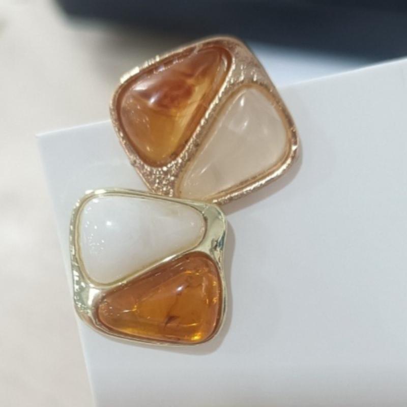 Maillard Coffee Color Amber Earrings Women's Autumn and Winter High-end Commuter Style Earrings Light Luxury Niche Design Earrings
