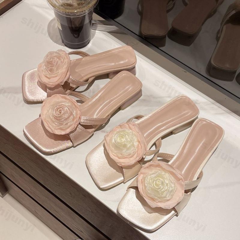 Fashion 2025 Summer New Flower Designed Elegant Slippers for Women's Outerdoor Beach Open Toed Fashion Comfortable Lightweight Sandals