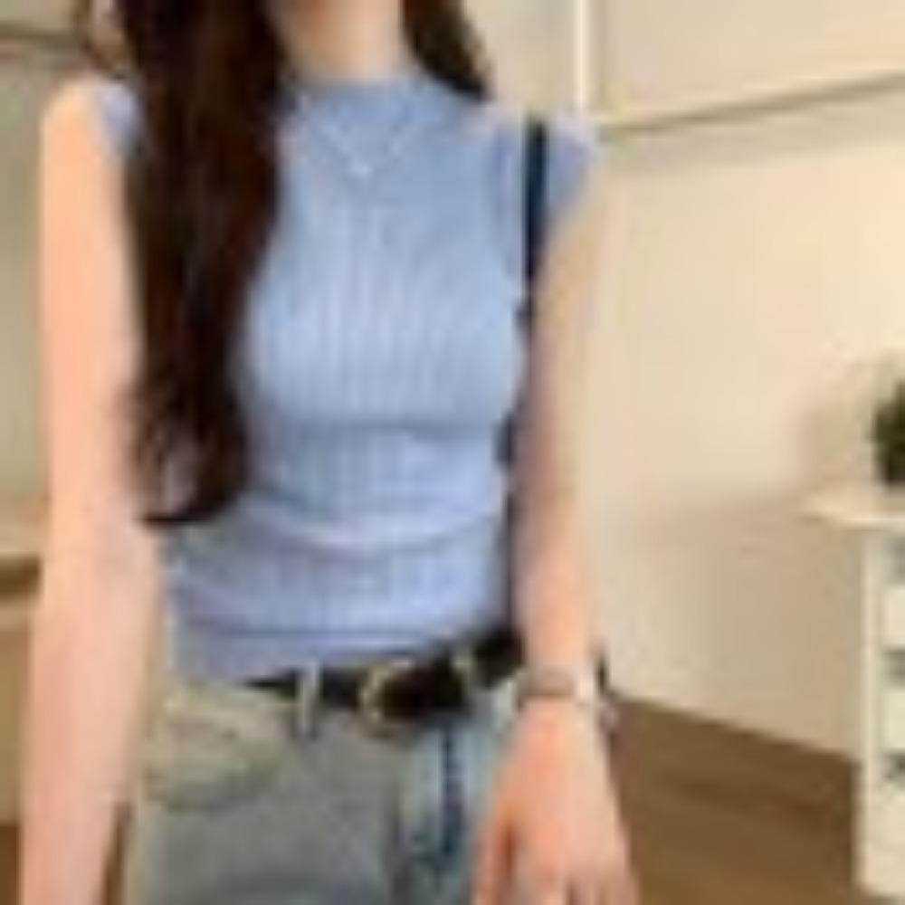 A Simple, Elegant and Fashionable Semi-high Round-neck Knitted Sweater for Women's Early Autumn Short-sleeved, Niche Design Base Layer Top