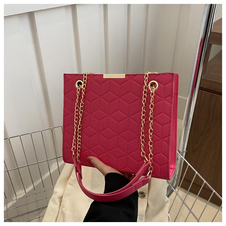 

2024 новая корейская версия вместительной сумки-мессенджера, нишевая трендовая повседневная сумка с цепочкой, высококачественная женская сумка через плечо с углублением розы красного