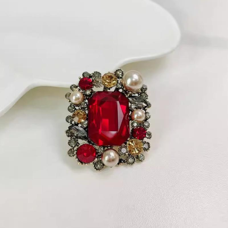 

Women Trendy Classic Pearl Square Brooch Pin Luxury Vintage Badges Lady Clothing Decor Jewelry Gift червоний