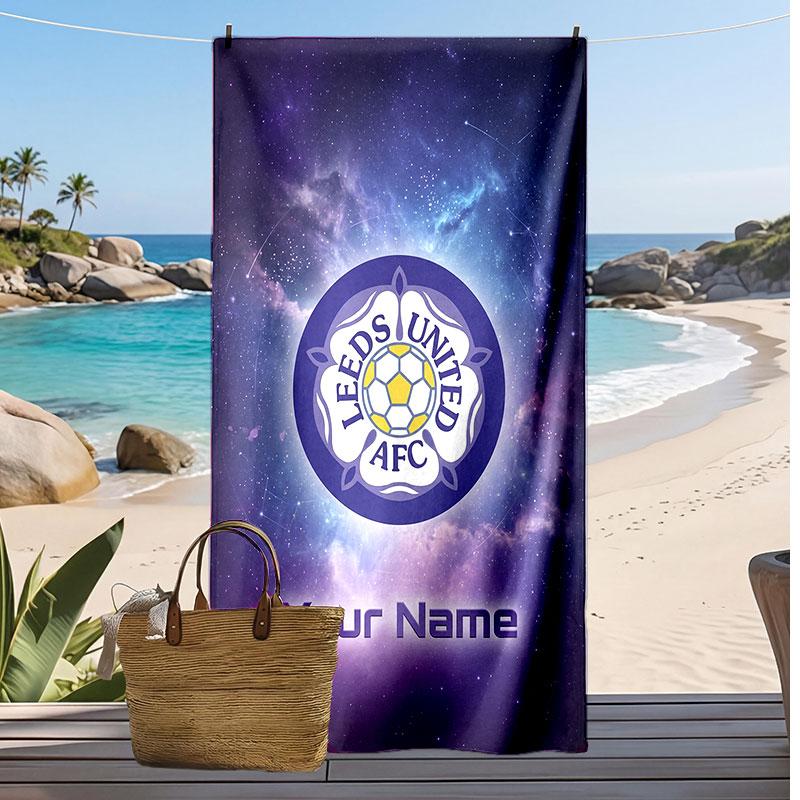 Leeds United Gepersonaliseerde Bedrukte Strandlaken Voetbal Logo Steun Aangepaste Naam Tekst Absorberende Handdoek Voor Sport Reizen Speciaal Cadeau