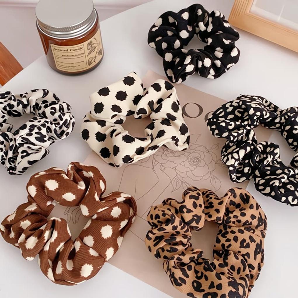 

Женская резинка для волос с леопардовым принтом в горошек и вязаной крючком лентой Hopi White