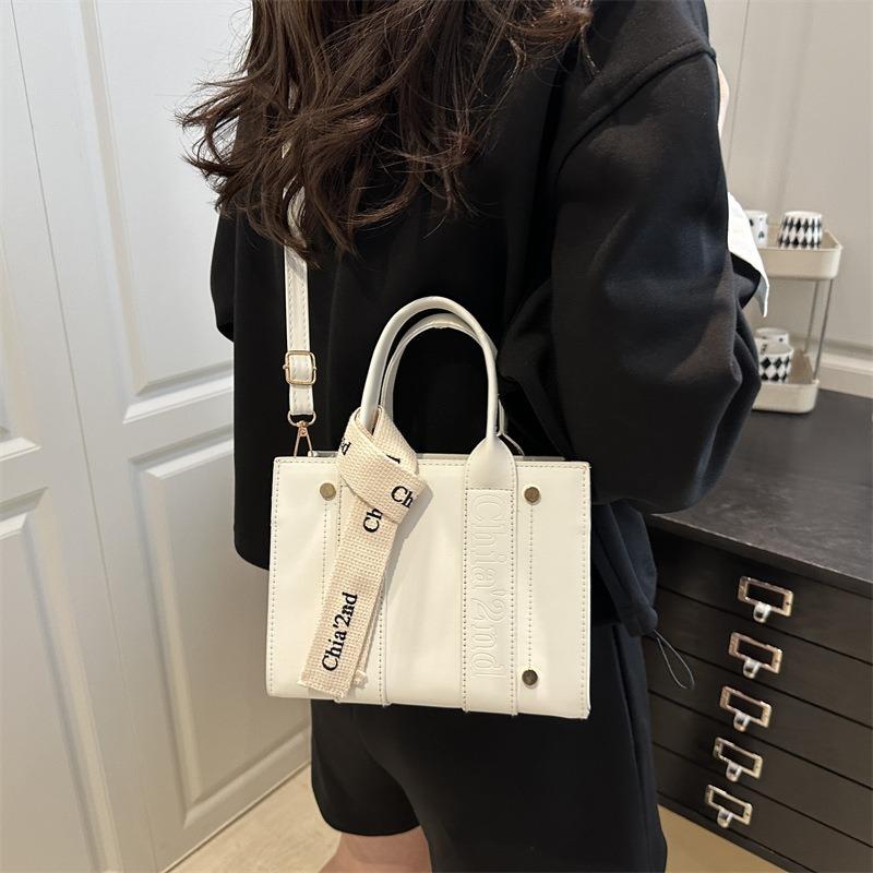 Women's Bag New Embroidery Thread Fashion High Sense Simple Fashion Commuter Oblique Span Bag Tote Bag Handbag