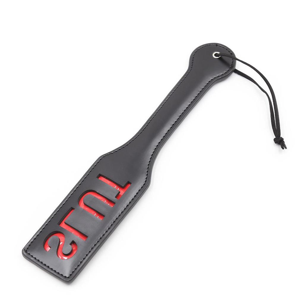 Černá kožená ruční pádlo Sex Toy - SLUT Design