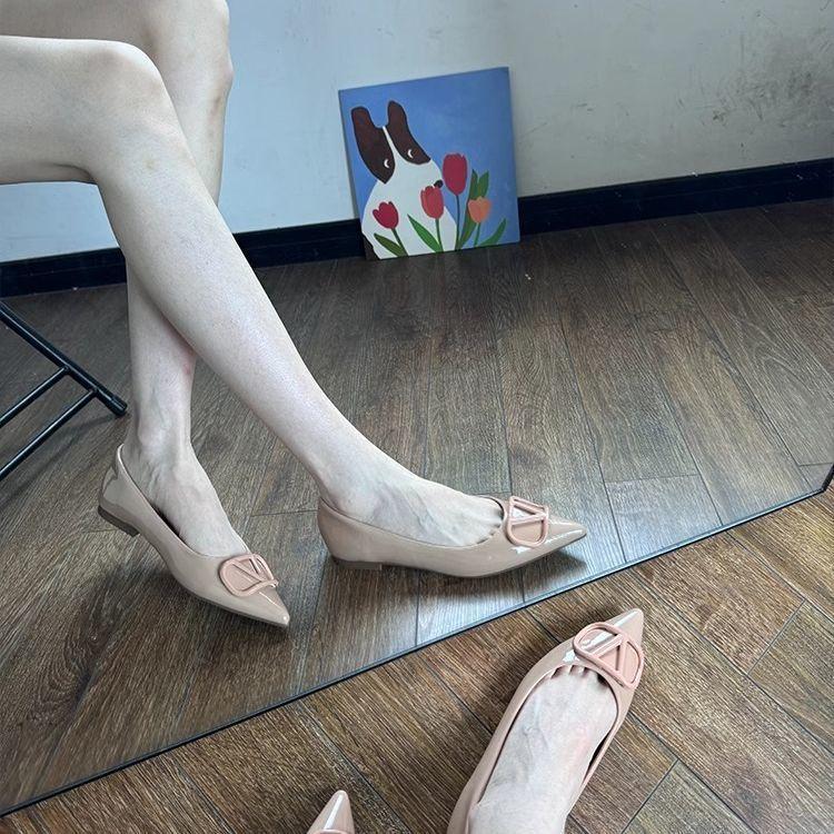 

Французские остроносые нюдовые балетки с V-образным вырезом, скрытая платформа, новинка 2025 года, темпераментный стиль светской львицы, фея, одинарная обувь, женская верхняя одежда 35 телесный