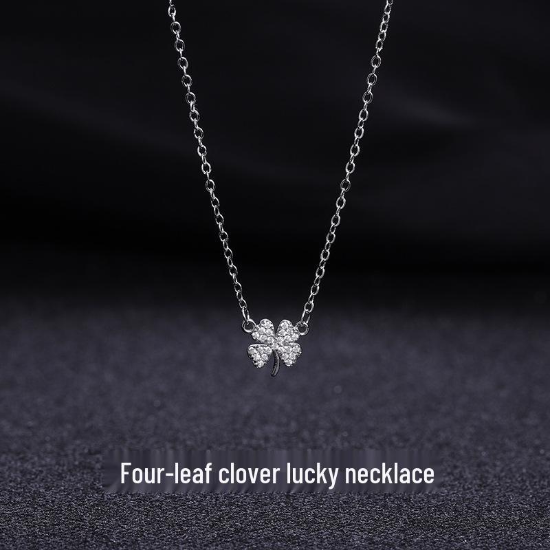 

Korean Four-Leaf Clover Clavicle Necklace: Elegant, Fashionable 2022 Design