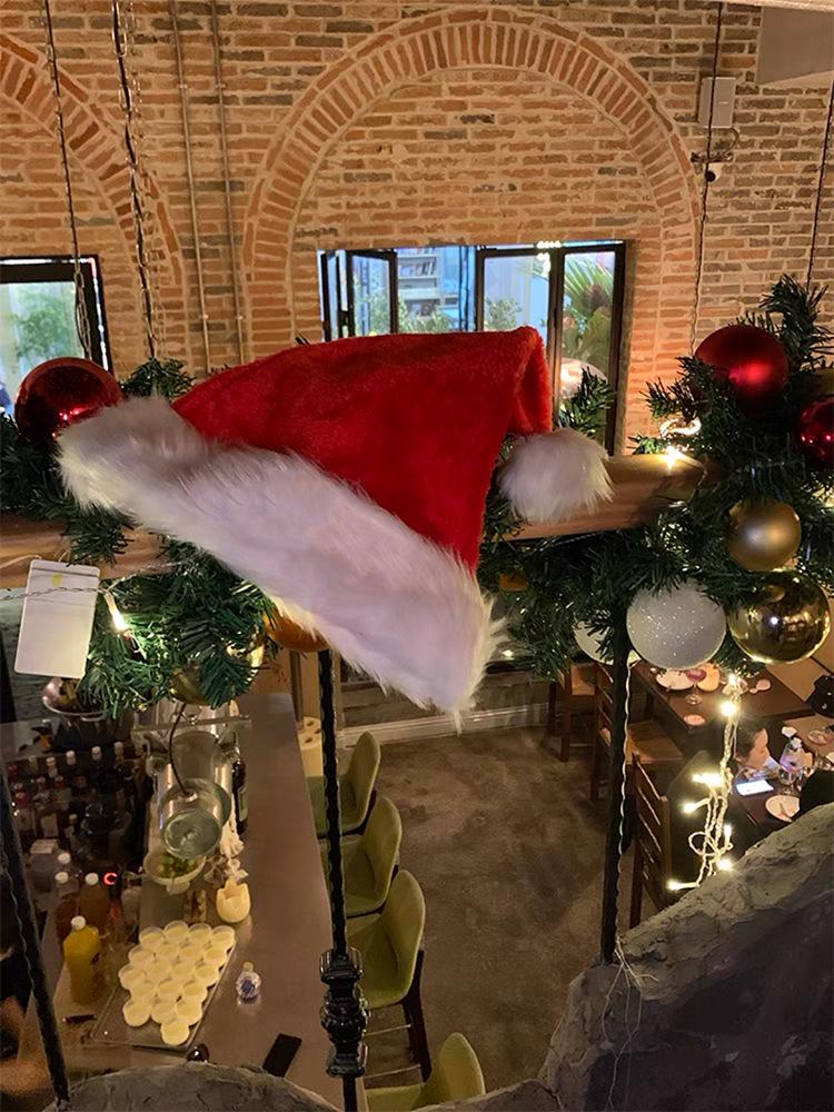 

Женская красная плюшевая рождественская шапка с черным бантом - Теплый и стильный зимний головной убор