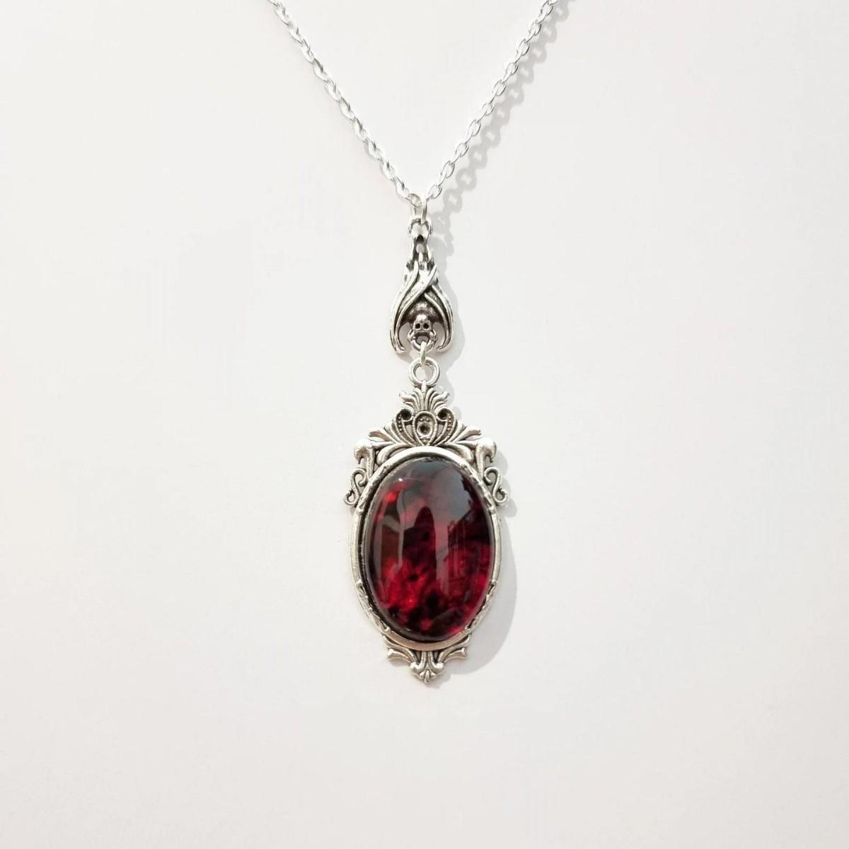 

Goth Victoria Sliver Color Vampire Bat Oval Lacework Blood Red Glass Crystal Pendant Necklace for Women Halloween Witch Jewelry