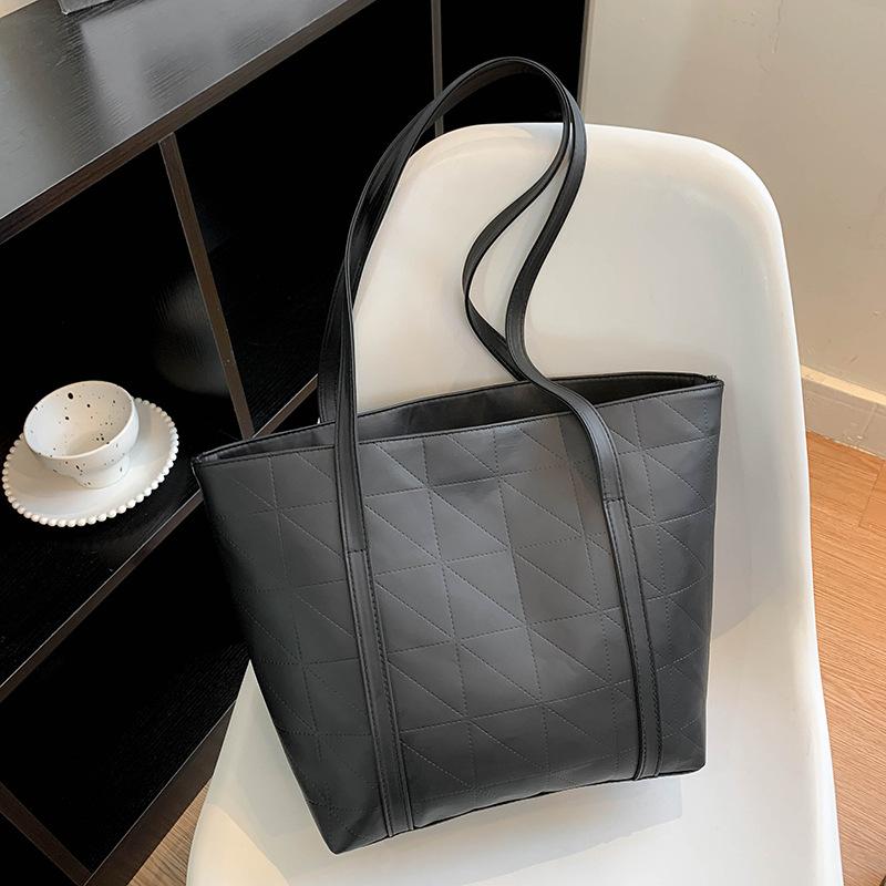 

Simple tote bag ins Korean style women s bag 2025 new large-capacity shopping bag casual and versatile, shoulder bag чёрный