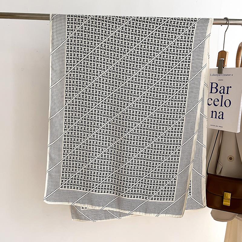 New Retro Paisley Print Fashion Silk Scarf Women Autumn Winter Warm Shawls Luxury Wraps Lady Windproof Scarves Foulard Bufandas