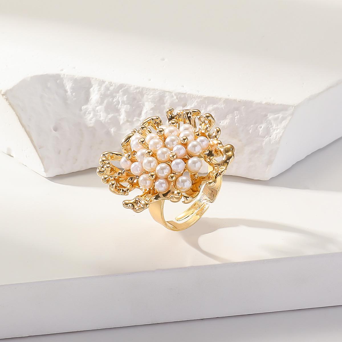 European & American Irregular Alloy Pearl Ring - Cold Style Personality Jewelry for Women золотой