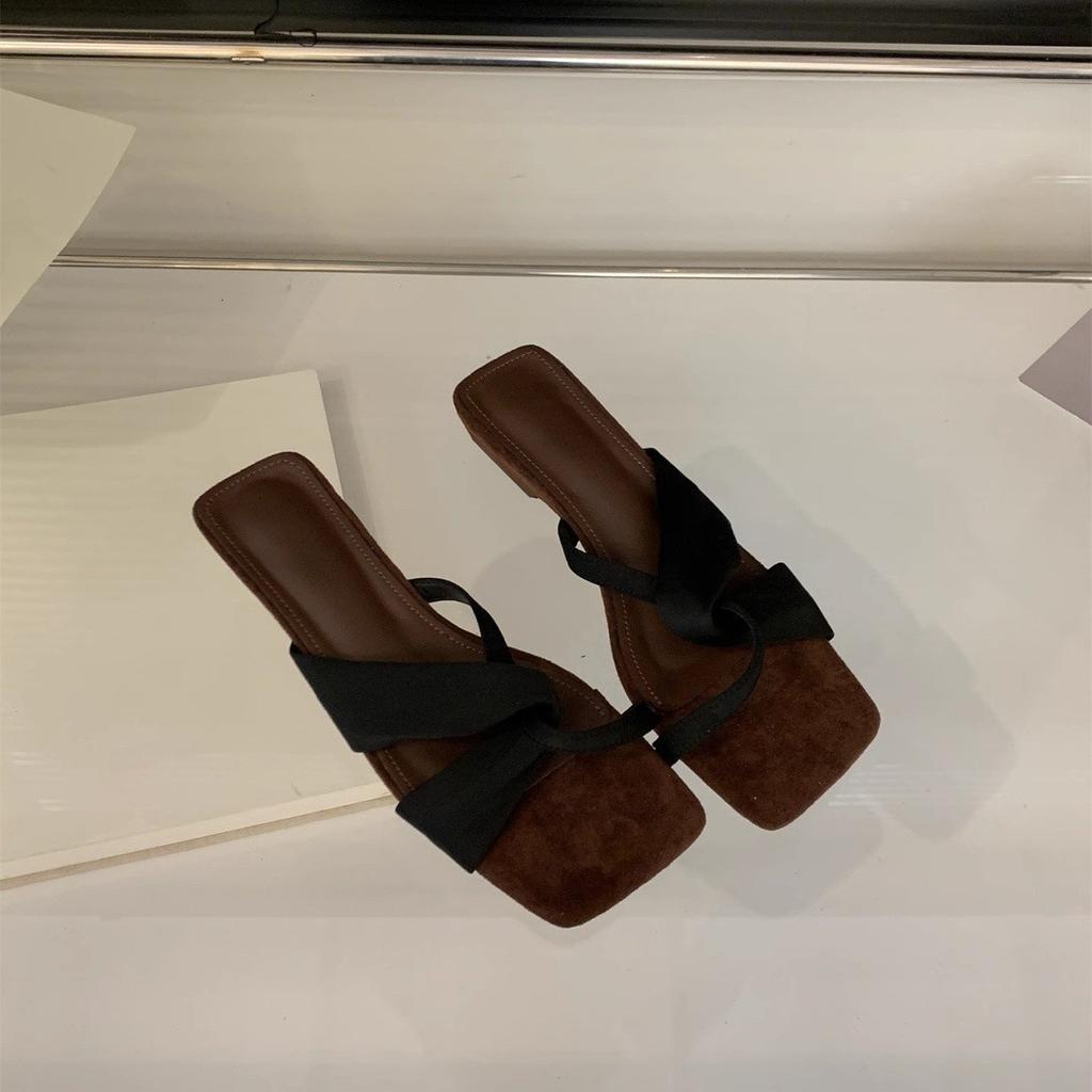 French beautiful cross-toed sandals women's summer wear 2025 new with skirt Roman thick heel cool slippers
