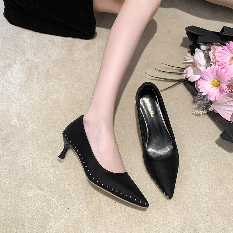 Fashion Women High Heels Metal Bead Rivet Pumps Sexy Club Scarpins Party Kitten Low Heels Lady Retro Pointed Toe Shoes