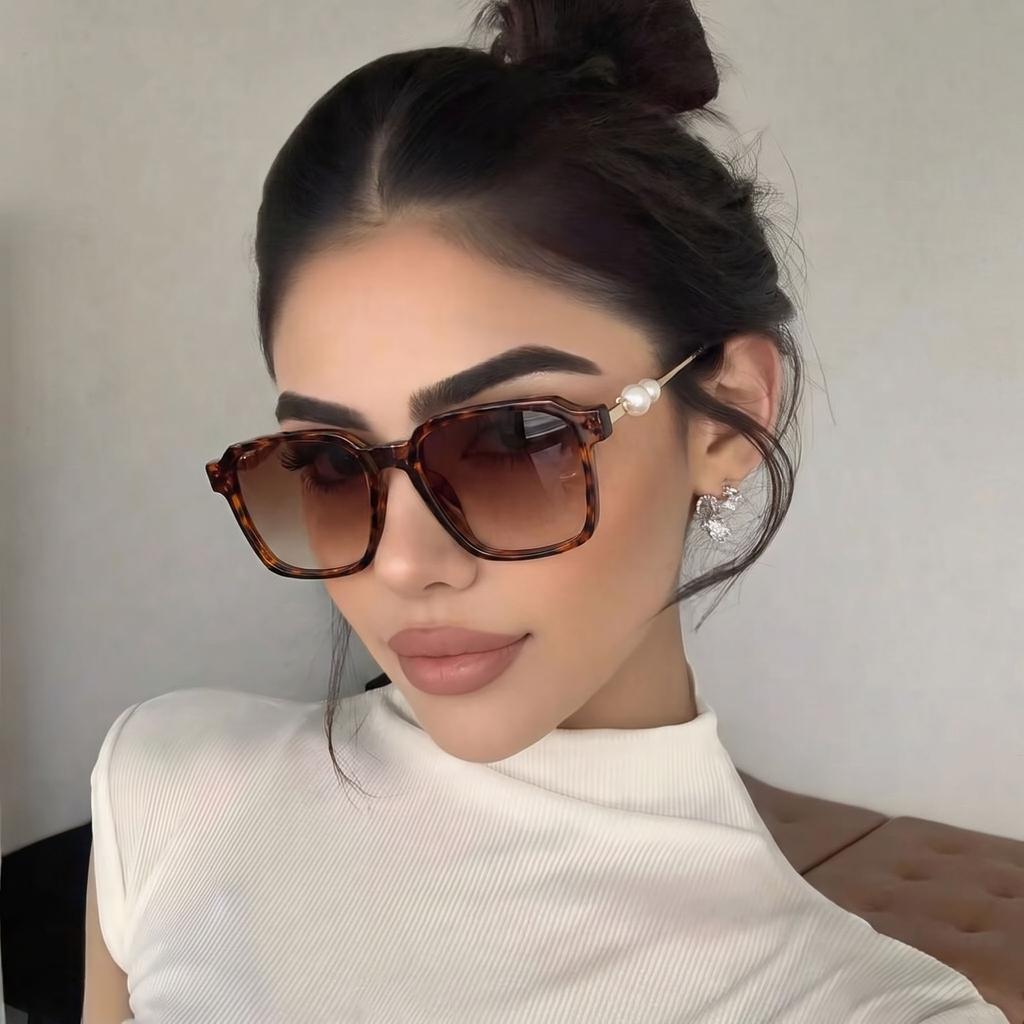 Square pearl sunglasses, new European and American fashion trend sunglasses, advanced sense and thin sunglasses, women
