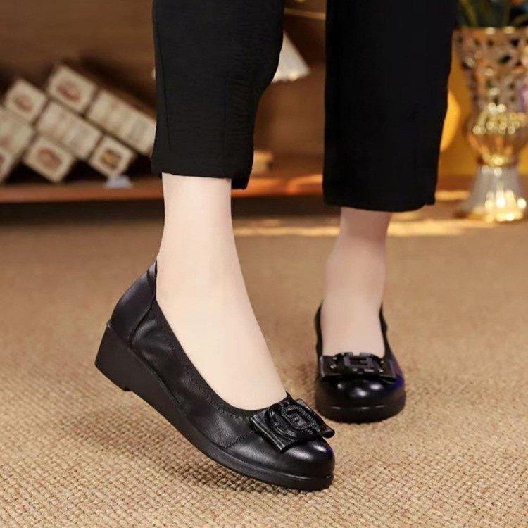 Shallow Wedge Heel Single Shoes Women's 2025 New Autumn Wedge Heel Black Soft Sole Soft Leather One Pedal Middle-aged Mother Leather Shoes
