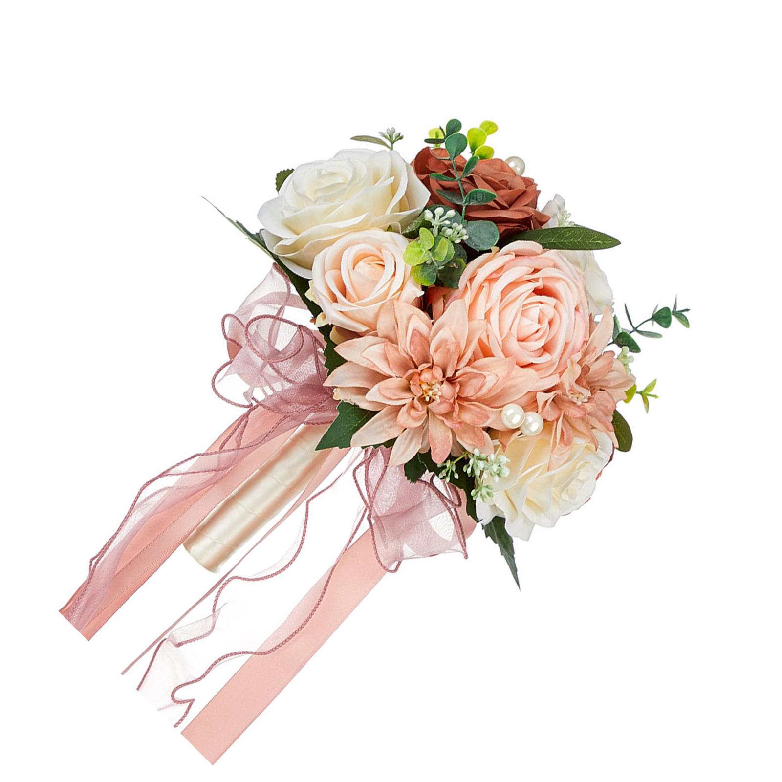 

Элегантный свадебный букет для украшения свадьбы. Подружки невесты держат в руках розы. Искусственный шелк. Цветок ручной работы. розовый