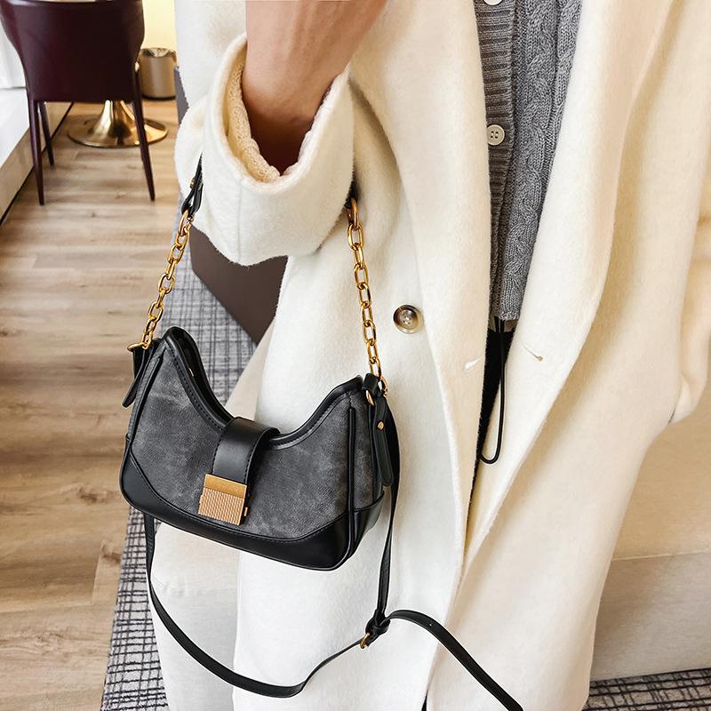 

Niche design retro premium underarm bag trendy premium chain Korean version ins shoulder crescent bag 23*7*17 чёрный