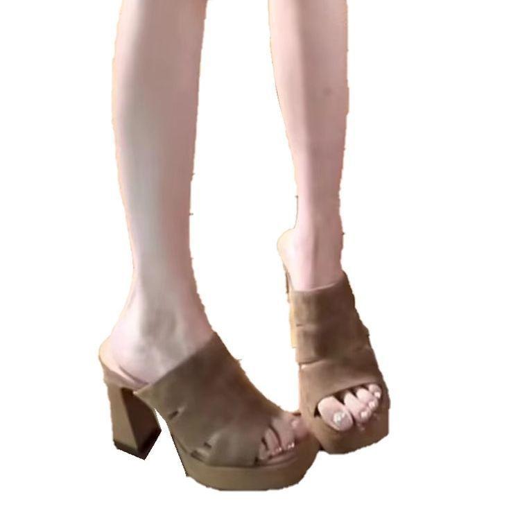 Klobiger Absatz wasserdichte Tischsandalen Damen 2025 neu Sommer Temperament vielseitig eckige Spitze offene Zehen dicke Sohle Außenschuhe Halbschlappen High Heels