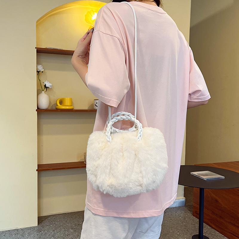 2025 Autumn and Winter Fashion New Plush Cloud Bag Folds Simple Temperament Crossbody Portable Small Square Bag