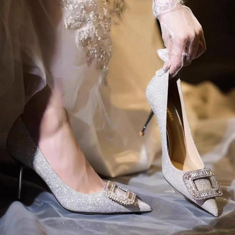 Mode Frühling Neue Dünne Absatzschuhe Damenmode Spitzkopf Flacher Ausschnitt Metall Quadratische Schnalle Slipper High Heels