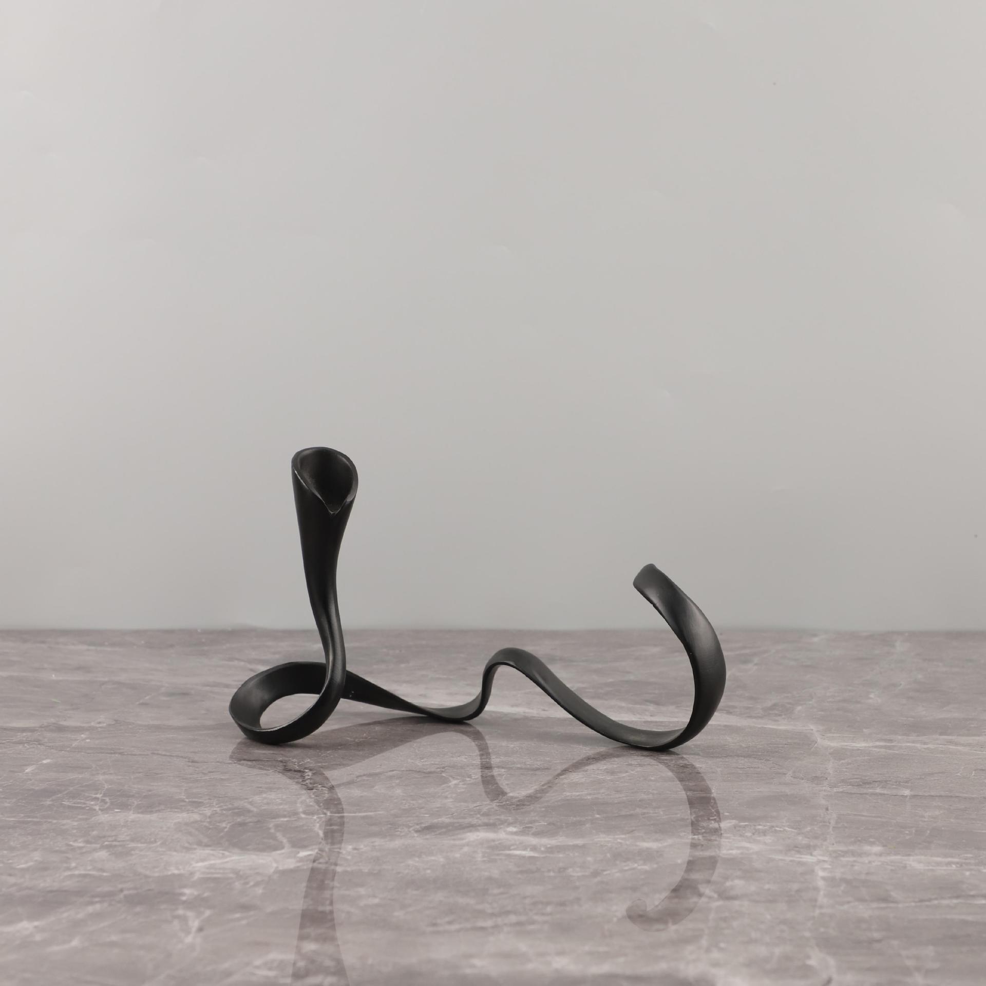 Скандинавский геометрический металлический подсвечник-украшение для декора гостиной или столовой