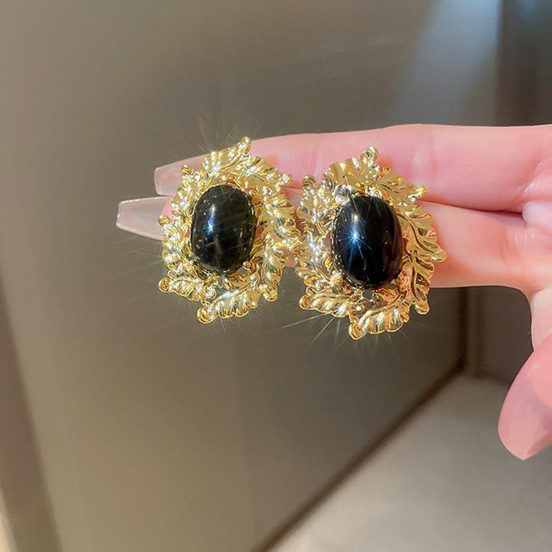 Elegant Vintage Women Girls Classic Resin Stone Earrings Ear Clips Fashion Retro Palace Lady Party Banquet Jewelry Ear Rings