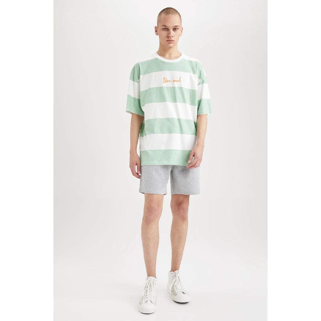 Kurz geschnittene Slim-Fit-Shorts