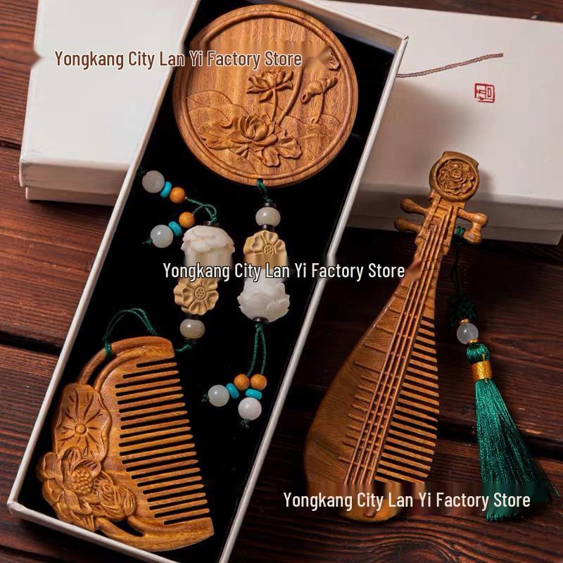 Chinese-Style Sandalwood Comb: Perfect Gift for Birthdays, Clients, or Friends