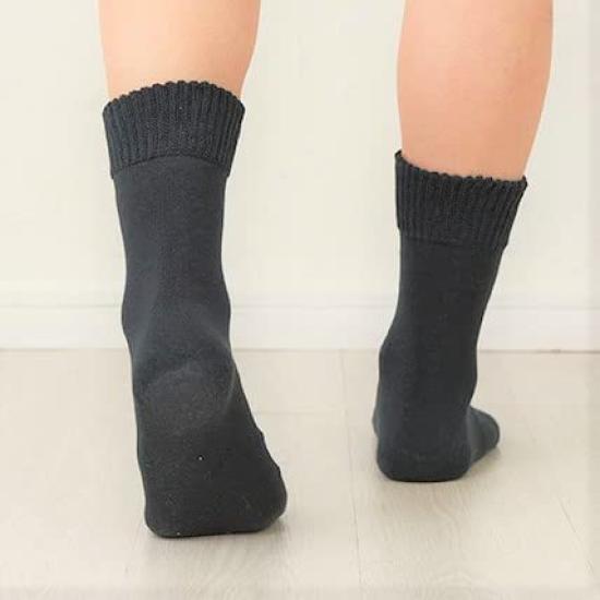 Taiyo Knit Smooth Heel Moisturizing Heel Socks for Sizes 700L Men's Socks, Large, Calluses, 26-28cm, (Black)