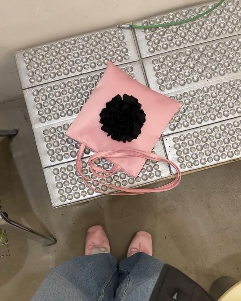 

Internet celebrity rose square decorative small bag niche design versatile commuter shoulder handbag envelope рожевий