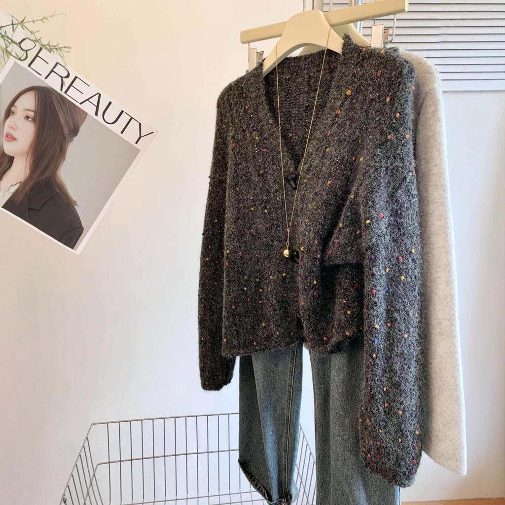 Sanfter Wind farbiger Wollknäuel V-Ausschnitt Strickjacke Damen Herbst und Winter faule Entspannung weich wachsig kleiner Pulloverjacke